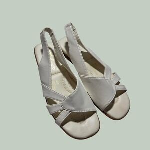 Softwear by Beacon Womens White Slingback Sandals Low Wedge Open Toe Size 6M